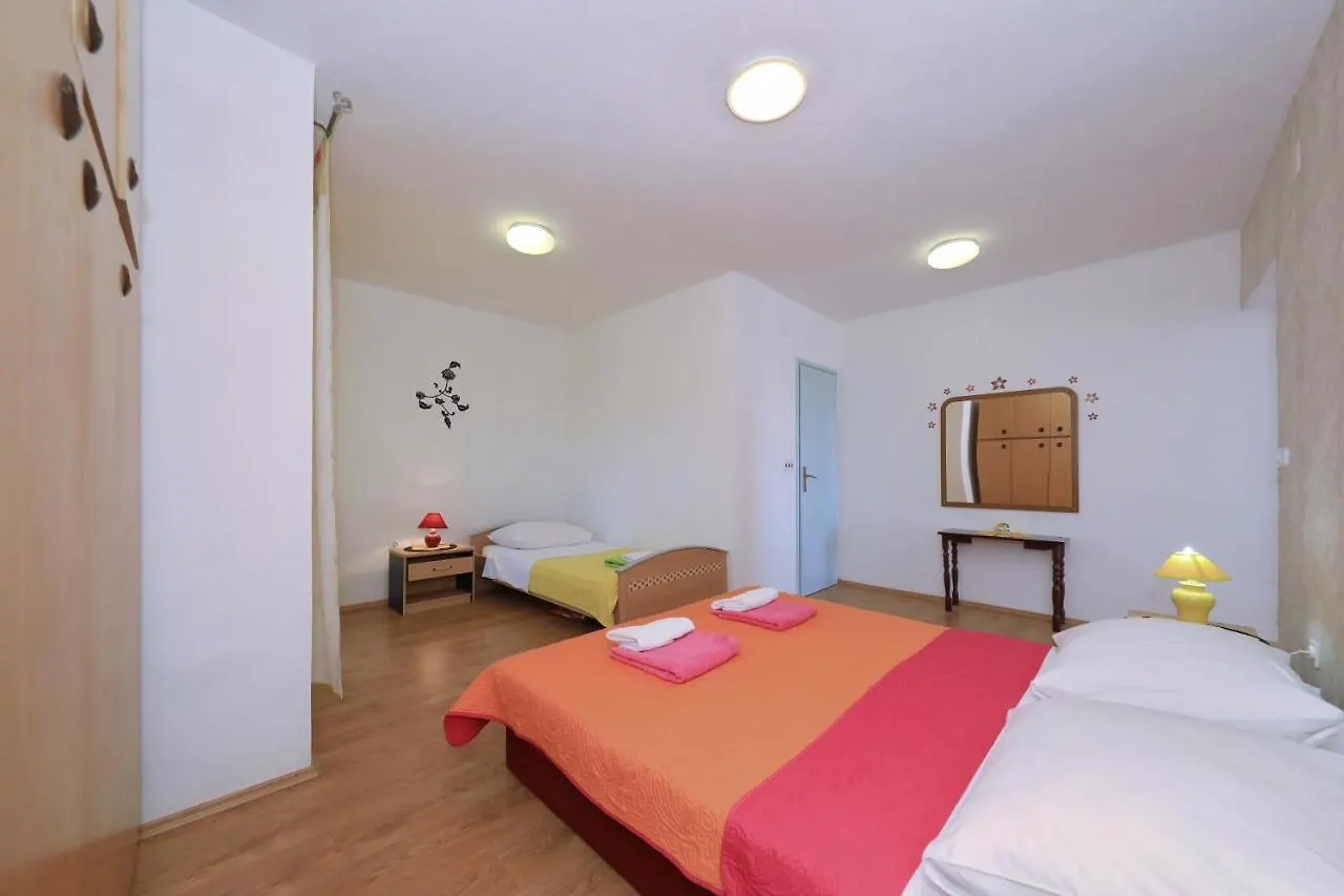 Apartments Luca Ražanac